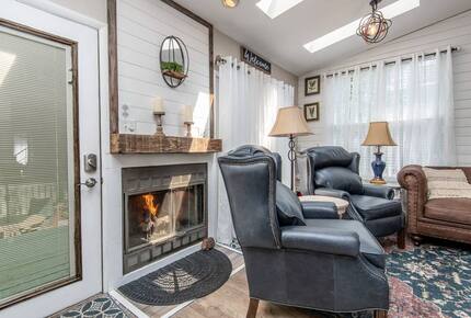 Bayside Hideaway Near Lake Geneva with Hot Tub - Williams Bay, Wisconsin