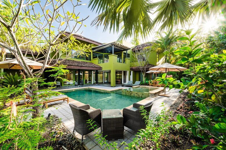Pool & Back Garden