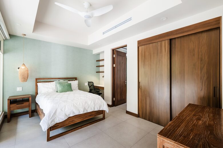Queen Suite (Lower)