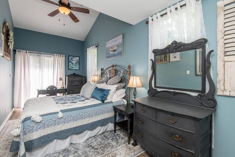 Bayside Hideaway Near Lake Geneva with Hot Tub - Williams Bay, Wisconsin