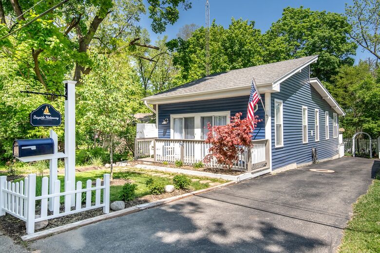 Bayside Hideaway Near Lake Geneva with Hot Tub - Williams Bay, Wisconsin