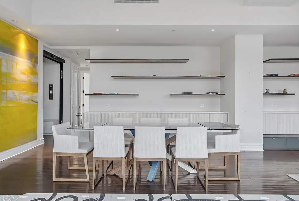 Elevated Elegance | 360° Terrace Penthouse Overlooking Manhattan’s Landmarks - New York City, New York