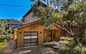 Bright Coastal Getaway Near the Ocean - Manzanita, Oregon