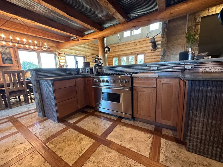 Rustic Elegance on Casper Mountain | Family Log Home Getaway - Casper, Wyoming