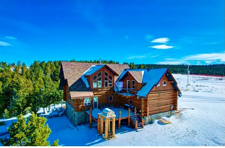 Rustic Elegance on Casper Mountain | Family Log Home Getaway - Casper, Wyoming