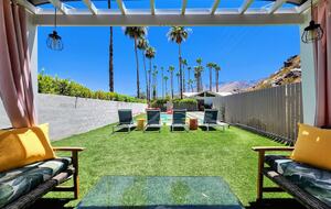 Mid-Century Retreat Near Palm Springs - Palm Springs, California
