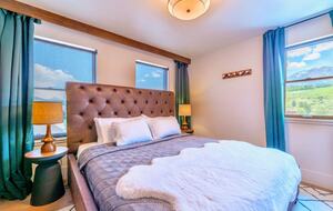 Riverside Alpine Escape | Elegant Winter Getaway in Silverthorne - Silverthorne, Colorado
