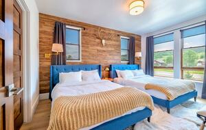 Riverside Alpine Escape | Elegant Winter Getaway in Silverthorne - Silverthorne, Colorado
