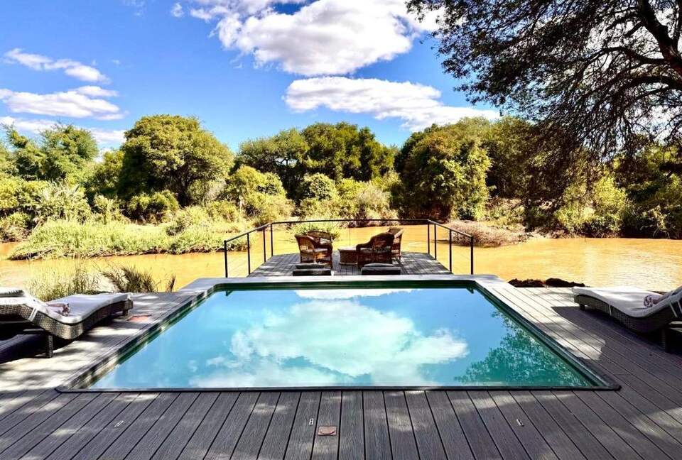 Tapologo River Lodge - Tsetsebjwe, Botswana