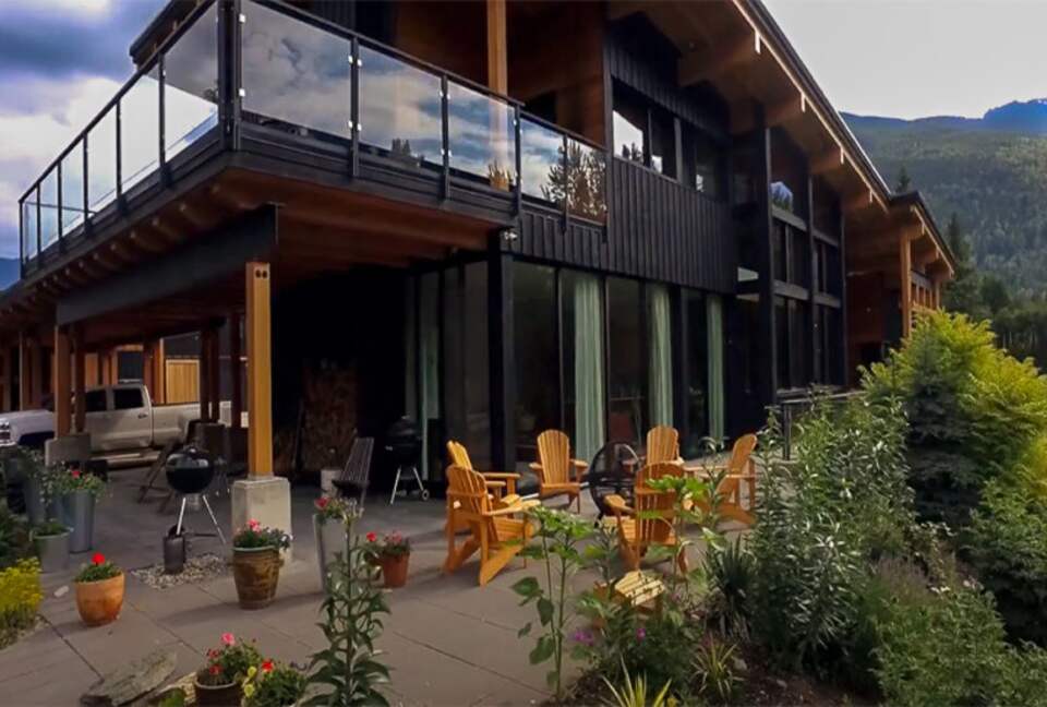 Reve Chalet | An 8-Acre Alpine Estate in the Heart of Revelstoke - Revelstoke, Canada