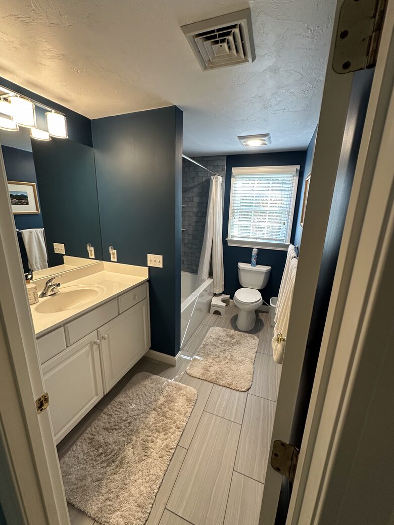 2nd Floor Full Bath