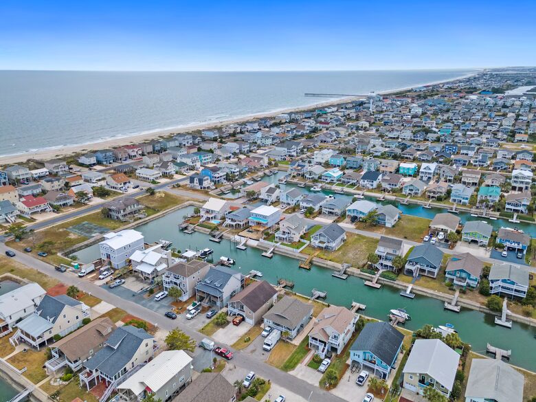 Canalfront Family Getaway Near Ocean Isle Beach - Ocean Isle Beach, North Carolina