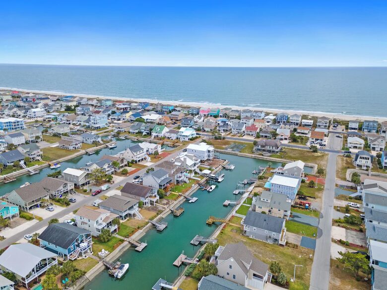 Canalfront Family Getaway Near Ocean Isle Beach - Ocean Isle Beach, North Carolina