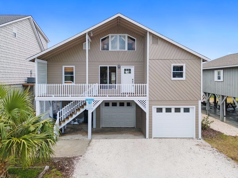 Canalfront Family Getaway Near Ocean Isle Beach - Ocean Isle Beach, North Carolina