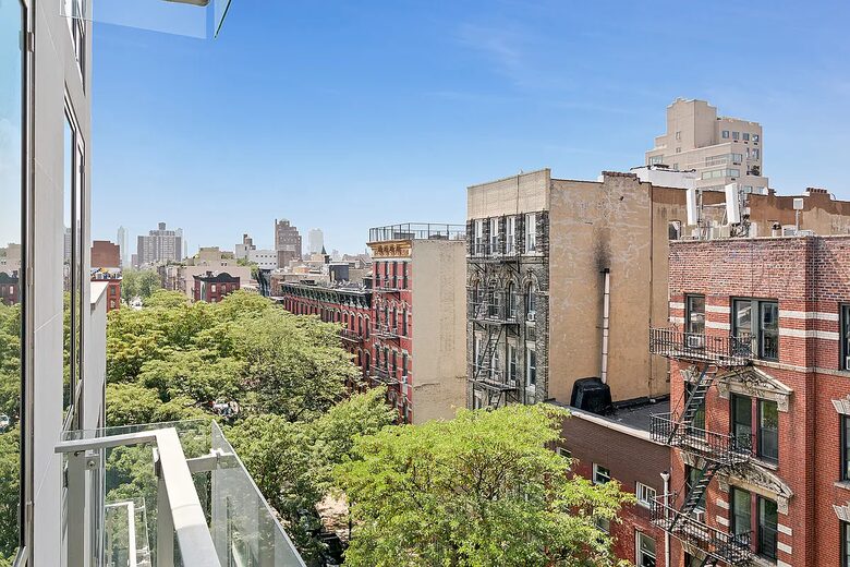 Modern Manhattan Retreat in the Heart of The East Village - New York, New York