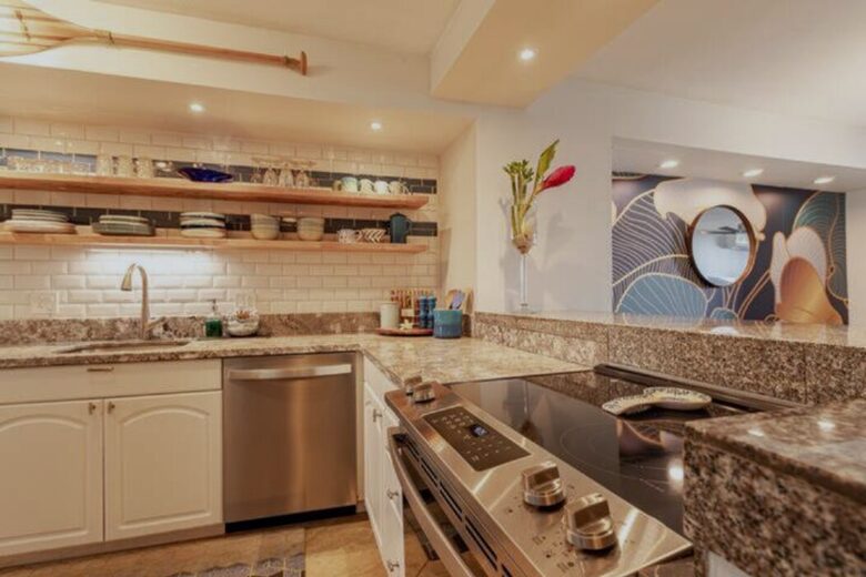 The Palm Oasis: Waterfront Living, Whale Views and Steps to Turtles - Lahaina, Hawaii