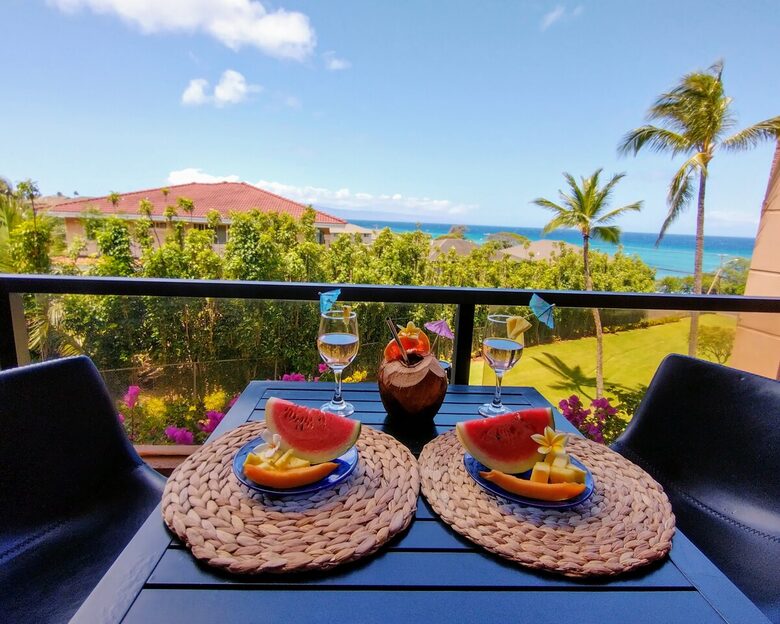 The Palm Oasis: Waterfront Living, Whale Views and Steps to Turtles - Lahaina, Hawaii