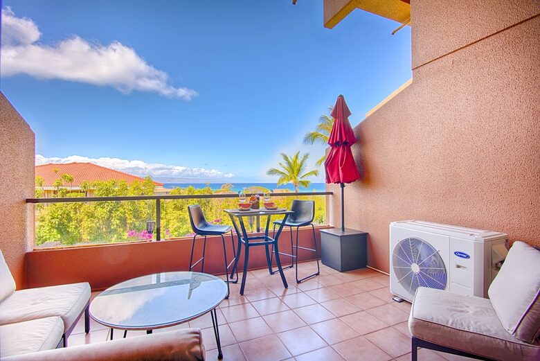 The Palm Oasis: Waterfront Living, Whale Views and Steps to Turtles - Lahaina, Hawaii