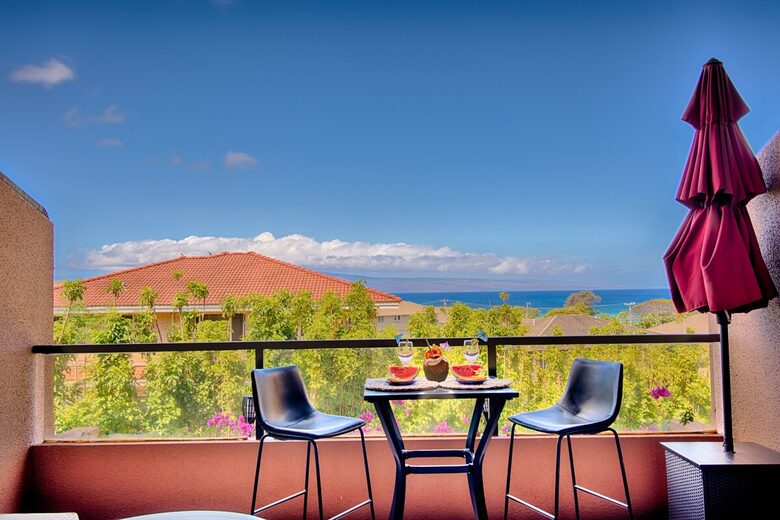 The Palm Oasis: Waterfront Living, Whale Views and Steps to Turtles - Lahaina, Hawaii