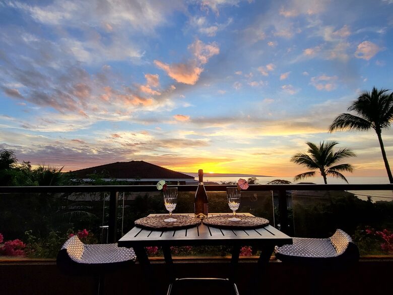 The Palm Oasis: Waterfront Living, Whale Views and Steps to Turtles - Lahaina, Hawaii