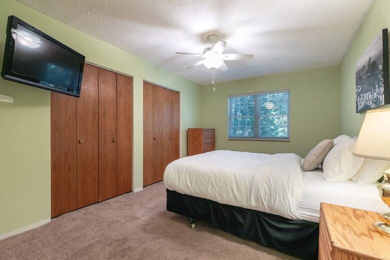 Woodland Retreat Near Kings Beach & Tahoe Ski Resorts - Kings Beach, California