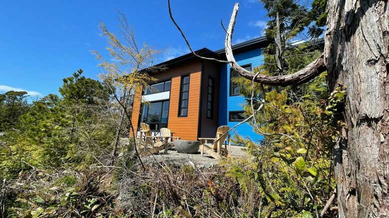 Luxury West Coast Haven Steps From the Wild Pacific Trail - Ucluelet, Canada