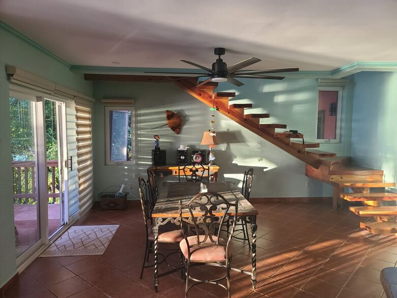 Tropical Beachfront Haven in West Bay - West Bay, Honduras