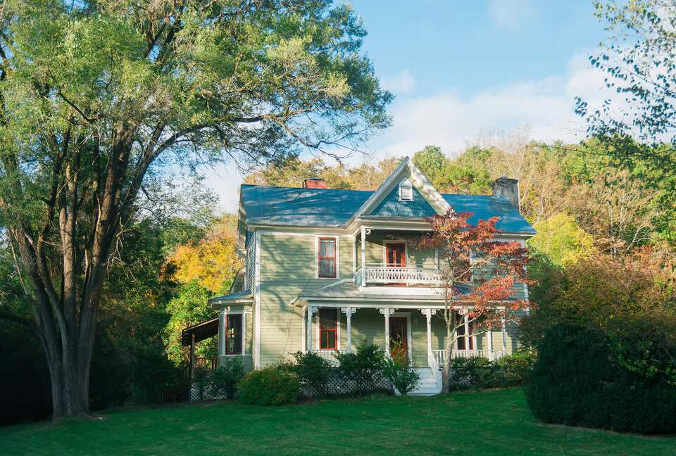 Elegant Country Escape in North Carolina’s Blue Ridge - Weaverville, North Carolina