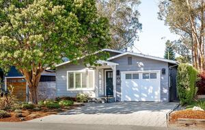 Elegant Monterey Bay Escape in Historic Capitola - Capitola, California