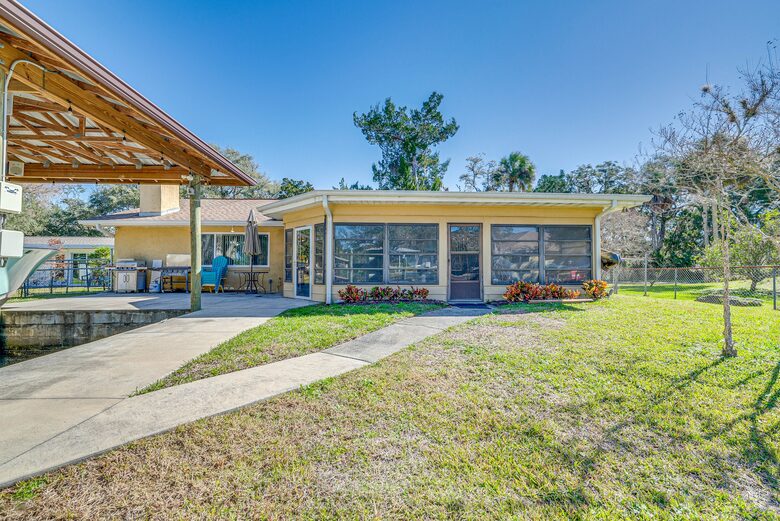 Cozy Waterfront Escape Minutes from Homosassa Springs - Homosassa, Florida