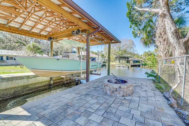 Cozy Waterfront Escape Minutes from Homosassa Springs - Homosassa, Florida