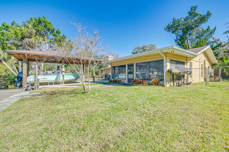 Cozy Waterfront Escape Minutes from Homosassa Springs - Homosassa, Florida