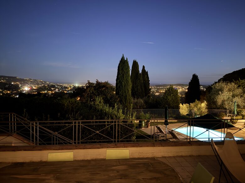 Elegant Mougins Haven Overlooking the Bay of Cannes - Mougins, France