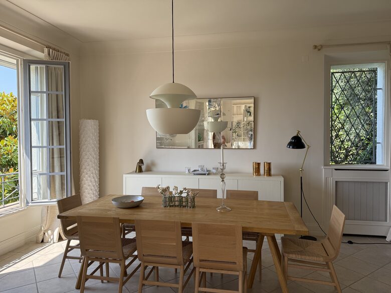 Elegant Mougins Haven Overlooking the Bay of Cannes - Mougins, France