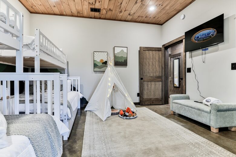 Blue Ridge Hideaway | Creekside Comfort Meets Mountain Adventure - Morganton, Georgia