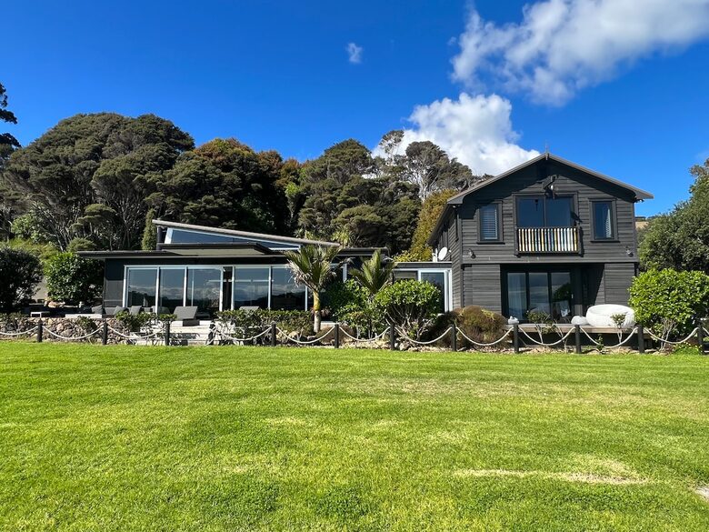 Te Mana Estate | Waiheke Beachfront - Waiheke Island, New Zealand