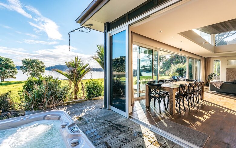Te Mana Estate | Waiheke Beachfront - Waiheke Island, New Zealand