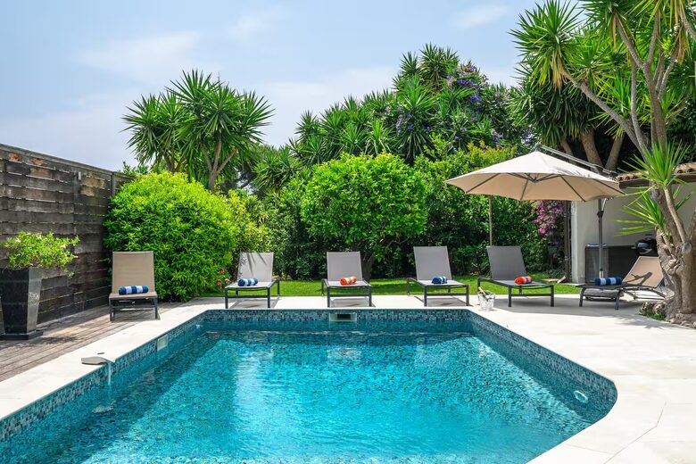 Contemporary Cannes Villa in Croix des Gardes - Cannes, France