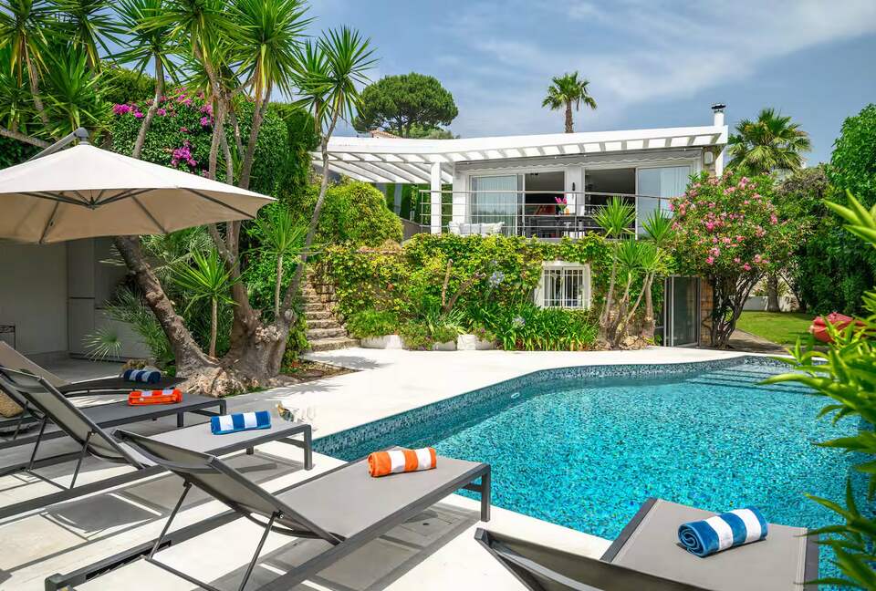 Contemporary Cannes Villa in Croix des Gardes - Cannes, France