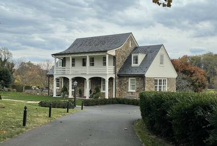 Luxury Charlottesville Retreat near UVA and Monticello with Golf and Mountain Views. - Charlottesville, Virginia