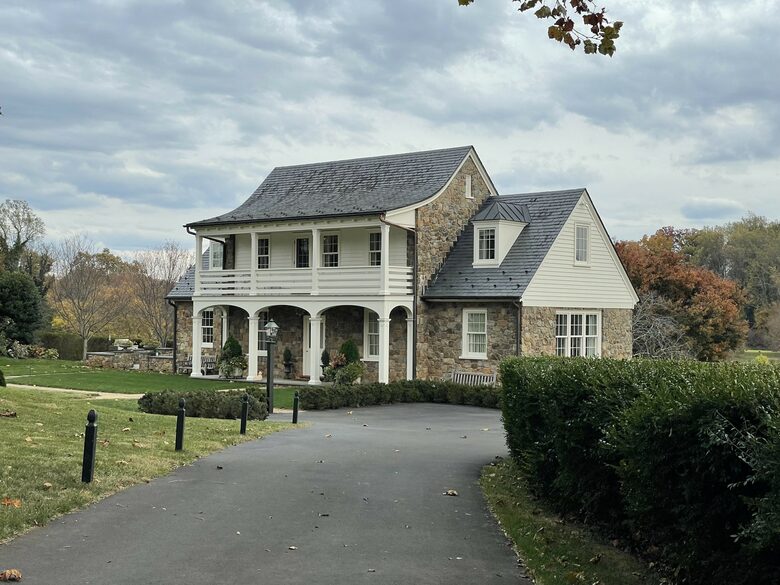 Luxury Charlottesville Retreat near UVA and Monticello with Golf and Mountain Views. - Charlottesville, Virginia