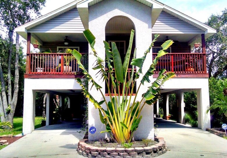 Charming Two-Story Treehouse Near Tampa Bay & Clearwater Beaches - Tampa, Florida