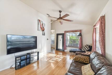 Charming Two-Story Treehouse Near Tampa Bay & Clearwater Beaches - Tampa, Florida