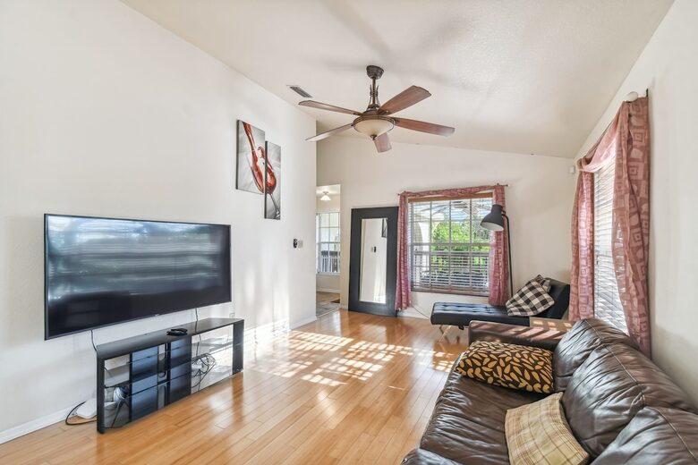 Charming Two-Story Treehouse Near Tampa Bay & Clearwater Beaches - Tampa, Florida