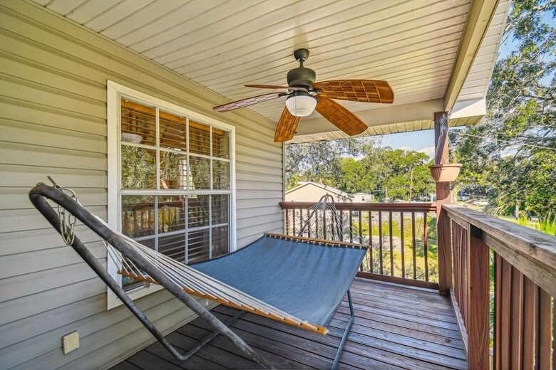 Charming Two-Story Treehouse Near Tampa Bay & Clearwater Beaches - Tampa, Florida