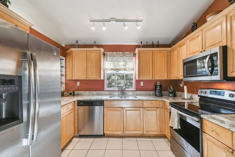 Charming Two-Story Treehouse Near Tampa Bay & Clearwater Beaches - Tampa, Florida