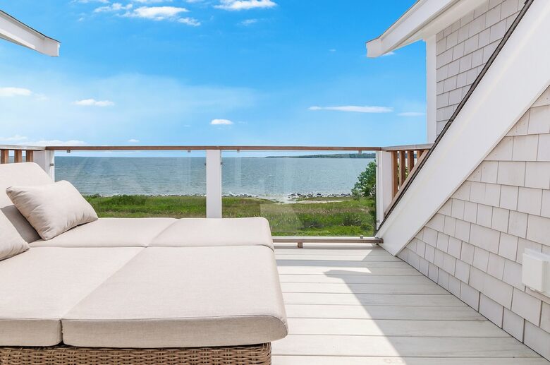 Elegant Coastal Estate on Indian Neck Peninsula - Wareham, Massachusetts