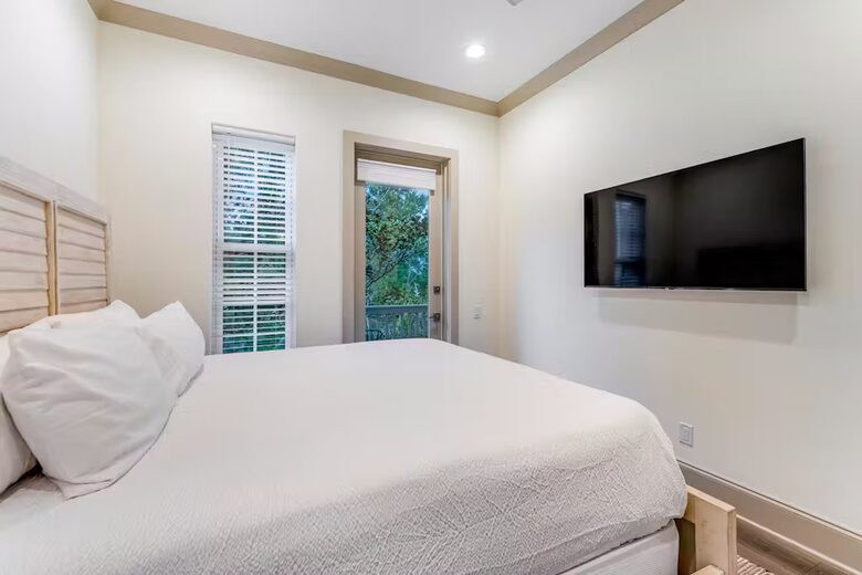 Newly Built Retreat with High Ceilings & Gulf Breeze Views - Santa Rosa Beach, Florida