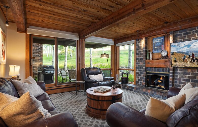 Ski-In/Ski-Out Snowmass Condo with Fireplace & Mountain Views - Snowmass Village, Colorado