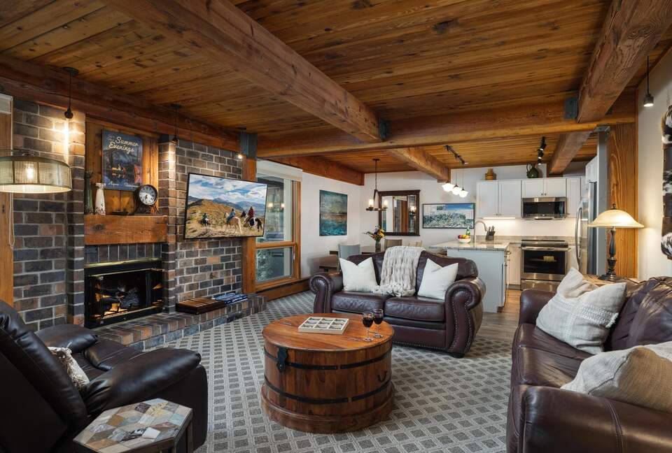 Ski-In/Ski-Out Snowmass Condo with Fireplace & Mountain Views - Snowmass Village, Colorado